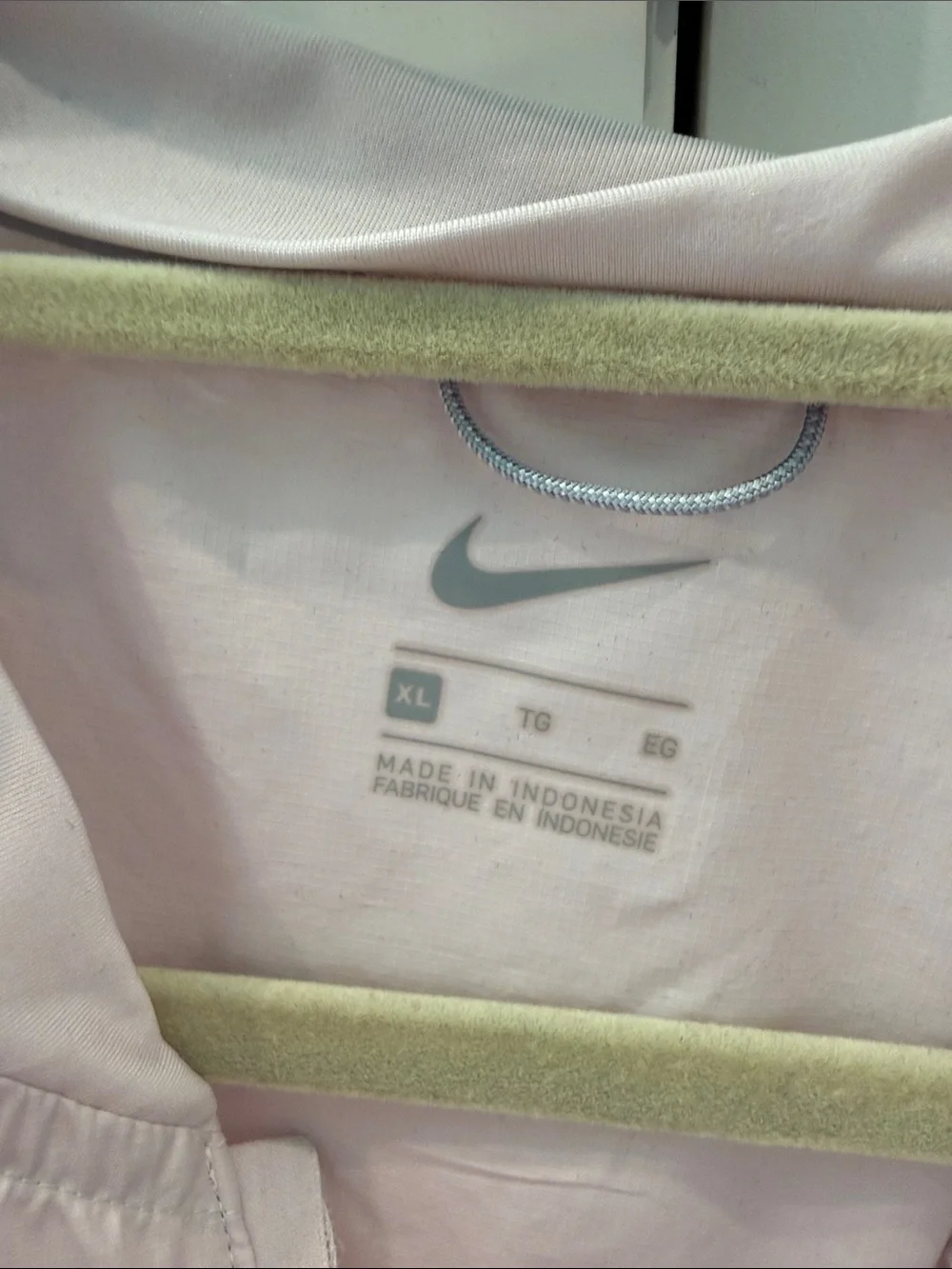 Nike Women's Light Pink windbreaker Jacket with Swoosh